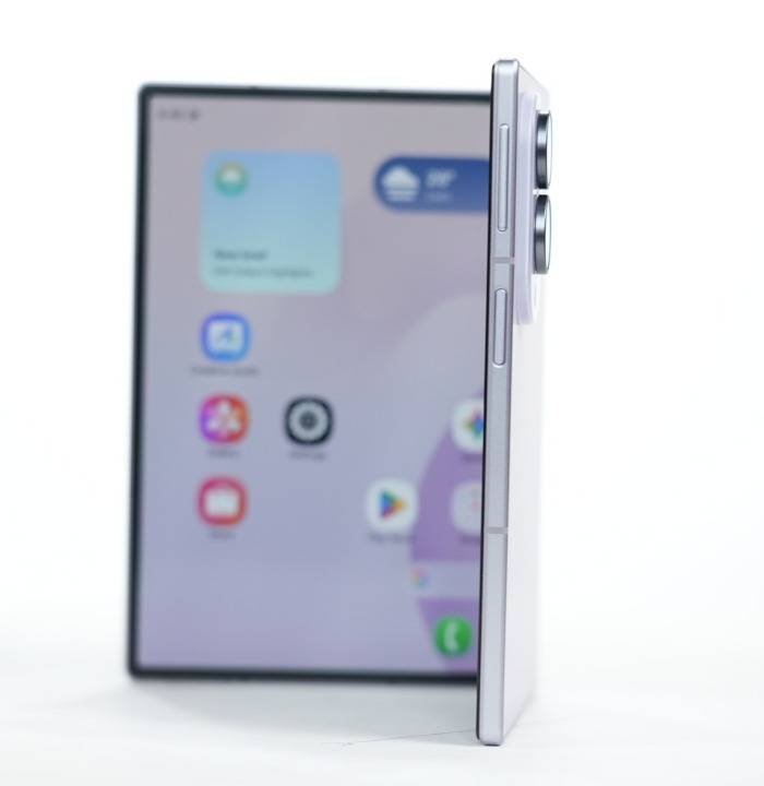 Samsung Galaxy Z Fold 8 360°